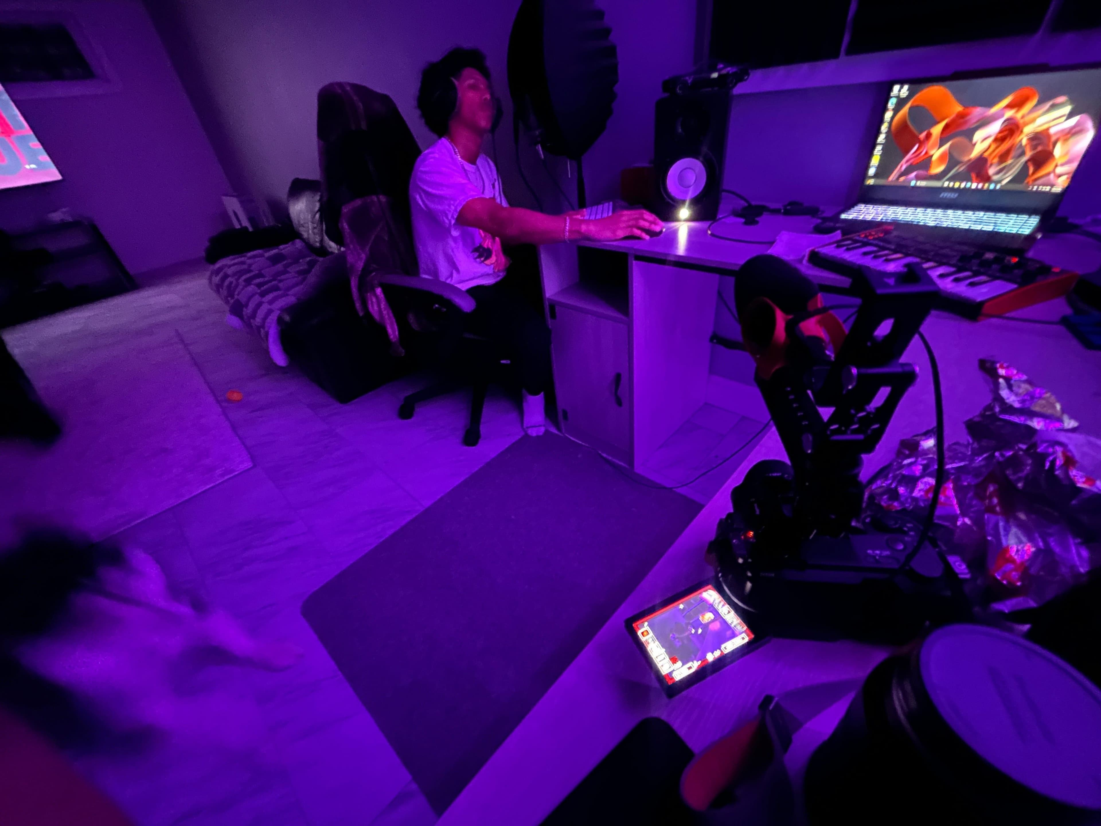 STUDIO — 3